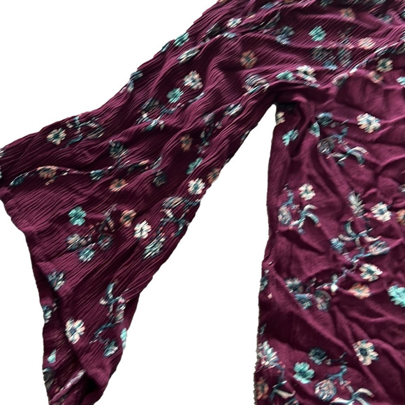 Shyanne Stunning deep purple w/flowers western themed shirt 3/4 flowing sleeve - Picture 6 of 7